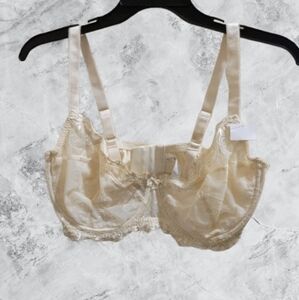 NWT Amazon Elegant Cream Lace Bra